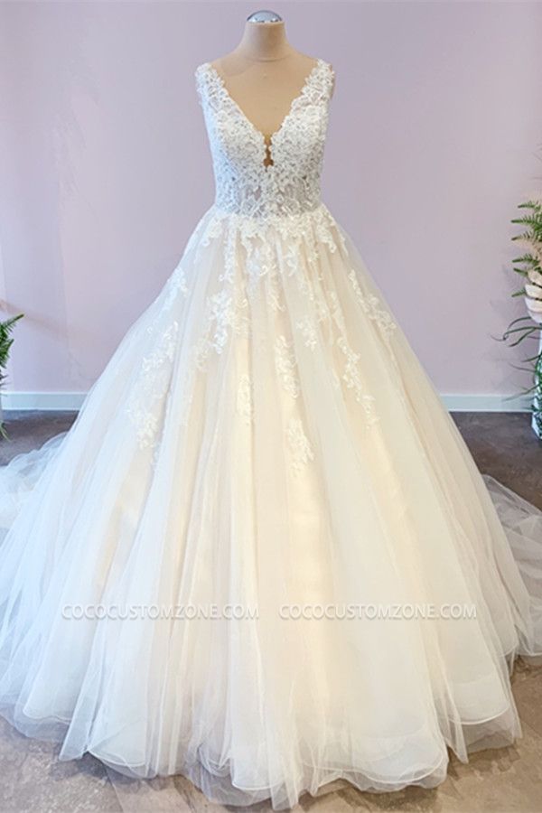 Elegant A-line wedding dress with wide shoulder straps and large skirt | Bridal dress with lace