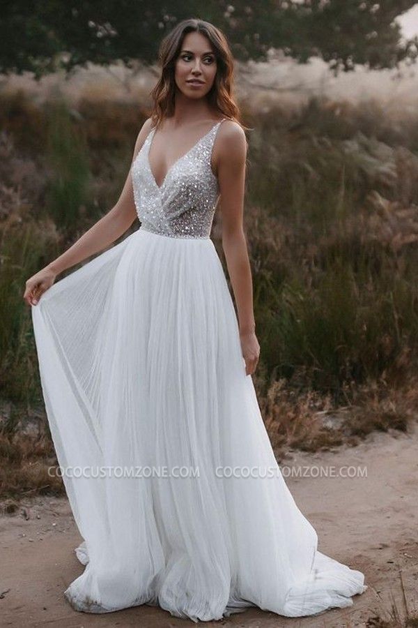 Bohemian style V-neck sleeveless tulle wedding dress | simple spaghetti strap wedding dress