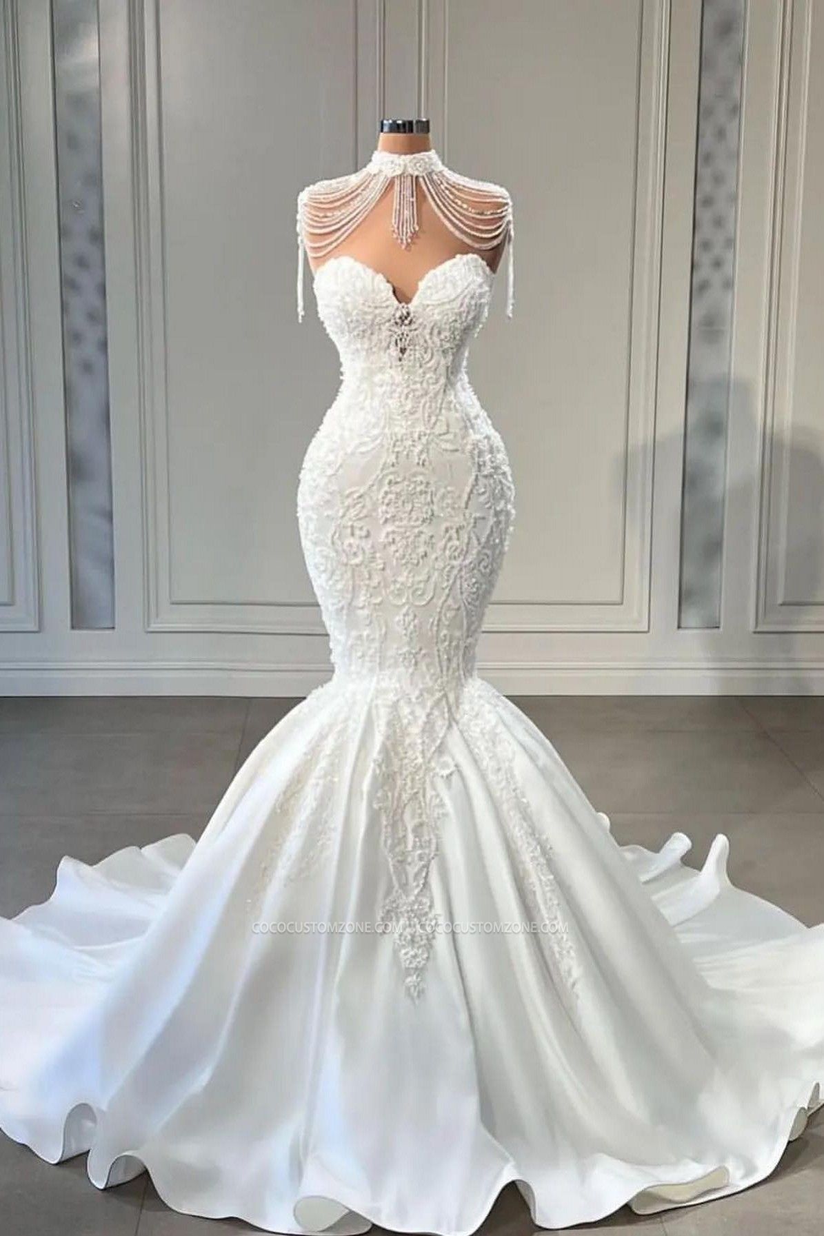 Luxurious Halter Neck Sweetheart Mermaid Lace Wedding Dress with Beads