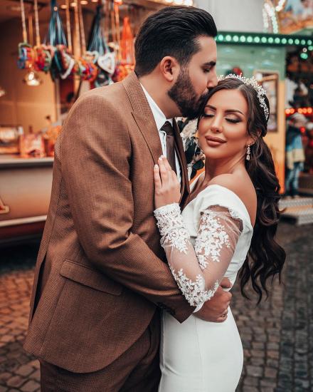 Simple Long Sleeve V Neck Lace Mermaid Wedding Dress_6