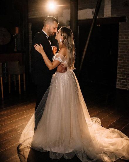 A-line V-neck lace wedding dress with flowers_8