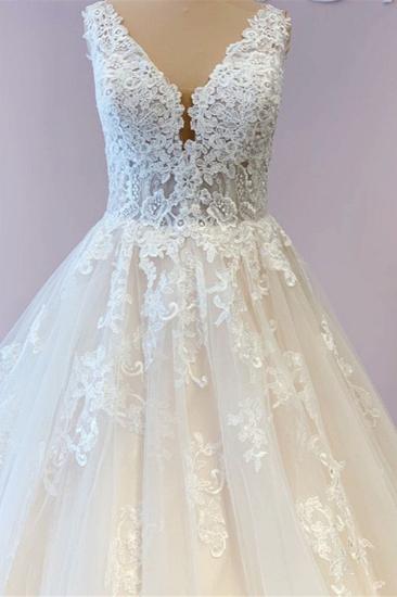 Elegant A-line wedding dress with wide shoulder straps and large skirt | Bridal dress with lace_2