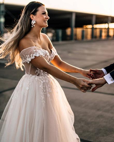 A-line V-neck lace wedding dress with flowers_3